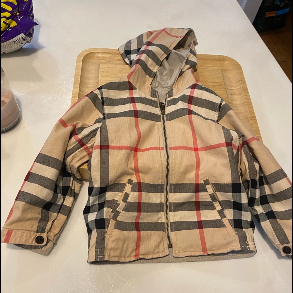 *Like New* Burberry 3Y toddler reversible jacket. No blemishes!!